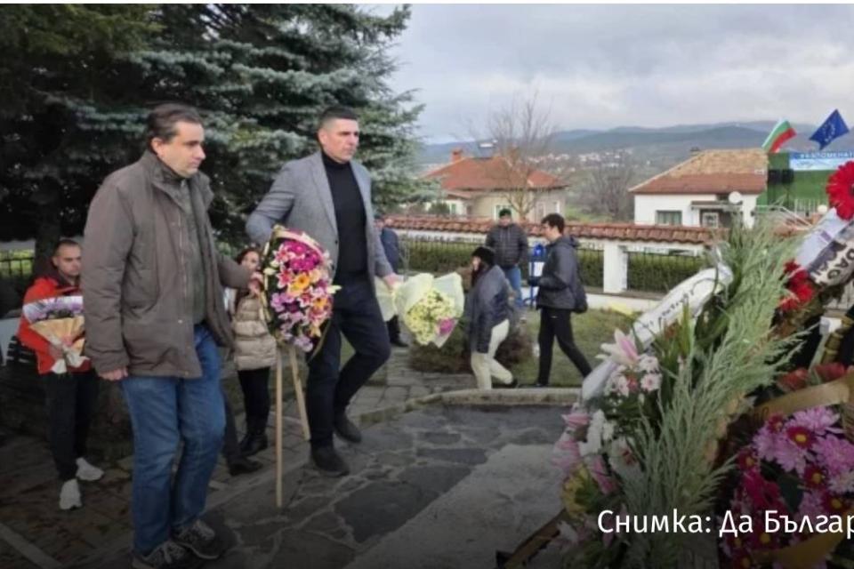 Комсомолът на Костов - рамо до рамо с Пеевски на Тюркян чешма