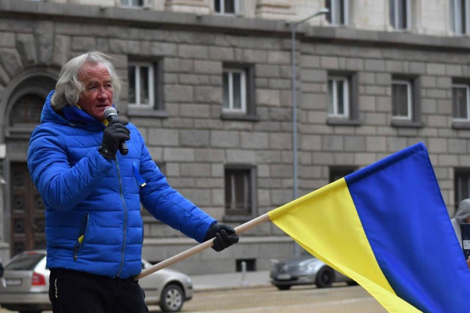 "Сложи каска, грабвай пушка, тръгвай за Украйна!" (СНИМКИ)
