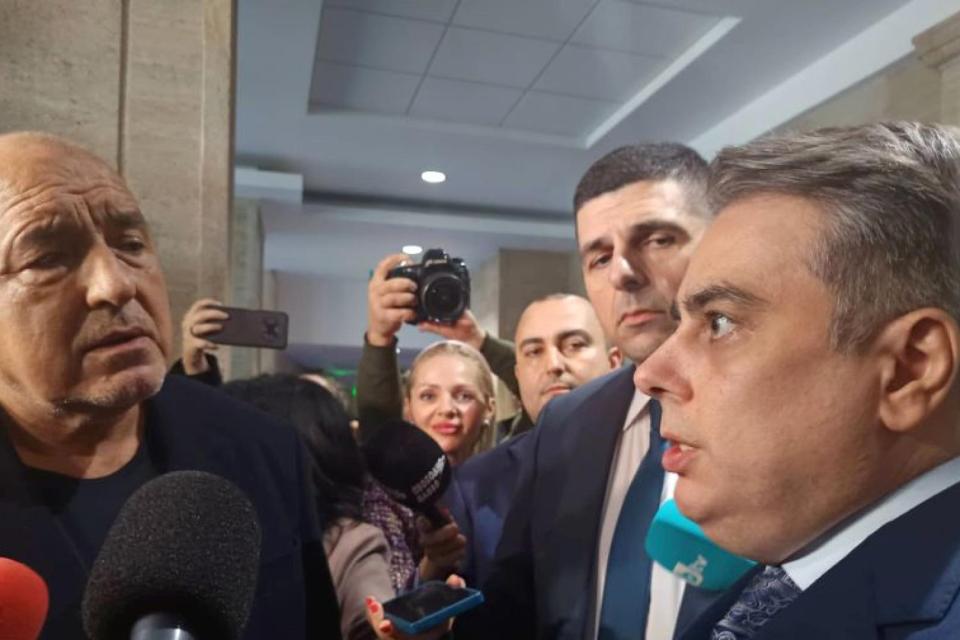 Смешният рейтинг на "лидерите" (ТАБЛИЦА)