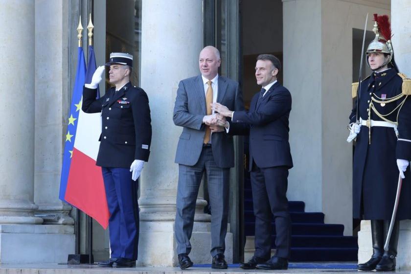 ГОРЕЩО: Провал с еврото, докато Желязков се мазни на Зеленски. А Борисов...