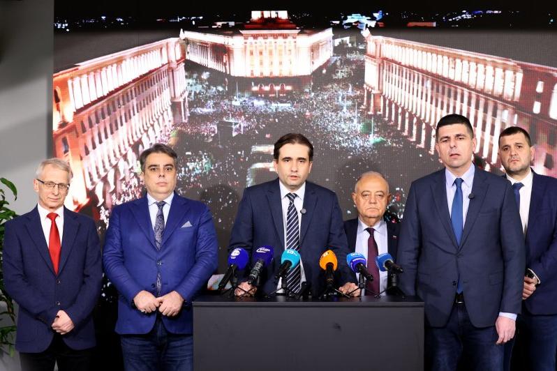 Розовите комсомолци на Сорос и генерал Наско се объркаха. А БТВ ни представя за "млади" едни малоумници