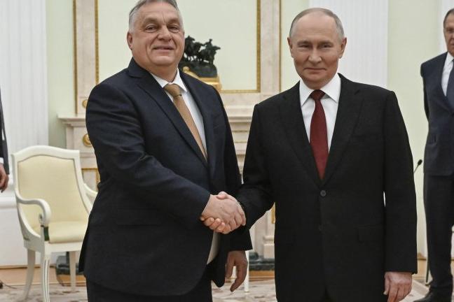 Истината за "диктаторите" Путин и Орбан