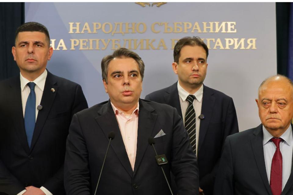 Жалката опозиция на Пеевски