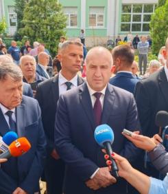 Г-н Радев, бръкнахте в гнездото на змията!