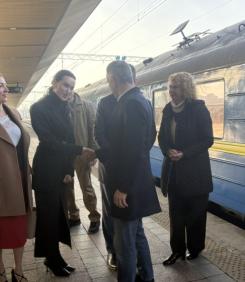 Бандата на Кириак-Стефчовци да си остане в Киев!