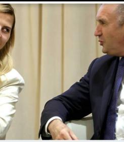 ВОДЕВИЛ: Чамова "съчувства", докато пуска палави погледи към Радев