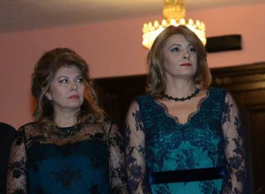 САМО ВЪВ "ФАКЛА": Интриги и воюващи кръгове около Радев. Десислава Радева спъва Йотова за президент, а Копринков...