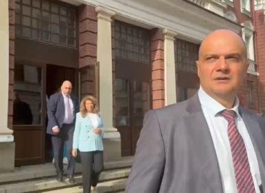 САМО ВЪВ “ФАКЛА”! Брутално видео - Колтуклиева разби Йотова за Ескобар, тя се скри зад НСО (ВИДЕО)