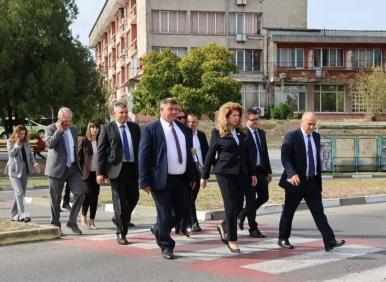 Само във "Факла": Кой плаща на Йотова