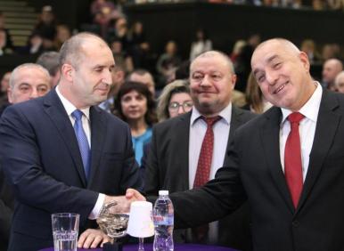 КАК, от тъпотия, Борисов налива гласове на Радев