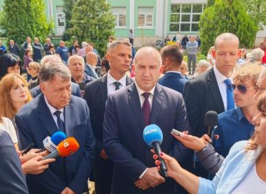 Г-н Радев, бръкнахте в гнездото на змията!