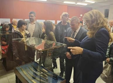 Какво не попитаха Йотова днес. За Русия, Тръмп, тамплиерите, ятаганите, "Райнметал" и...