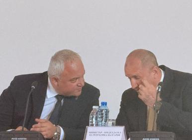 ЕКСКЛУЗИВНО ВЪВ "ФАКЛА": Напрежение между Радев и Демерджиев заради Таки и...
