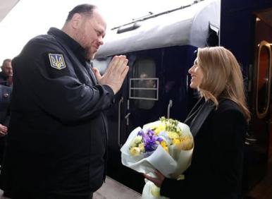 Защо Борисов проводи държанката си Рая Назарян в Киев