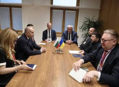 САМО ВЪВ "ФАКЛА": Кой лъже - Радев, Чамова или Зеленски?