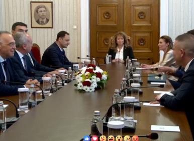 Фарс при Йотова. Кабинетът се пише в английското посолство