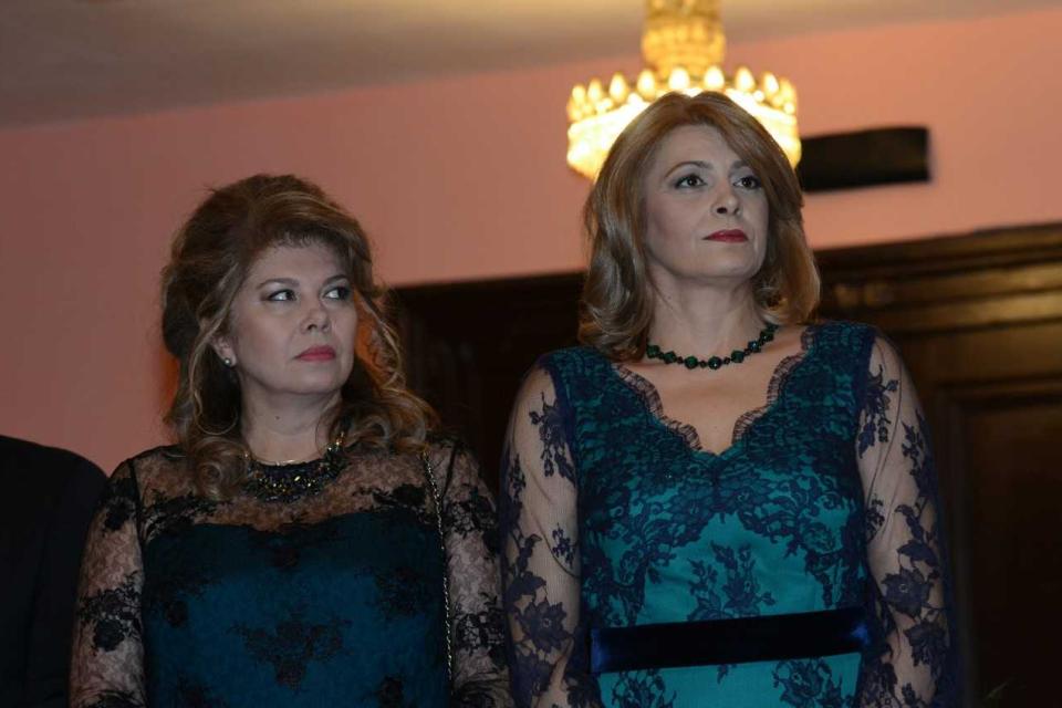 САМО ВЪВ "ФАКЛА": Интриги и воюващи кръгове около Радев. Десислава Радева спъва Йотова за президент, а Копринков...