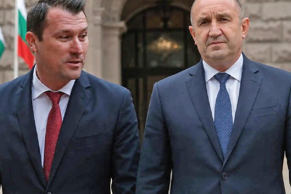 РАЗСЛЕДВАНЕ НА "ФАКЛА": Афера "Хаяши" в кабинета Радев. Тайният бос на държавата Копринков си строи фамилна резиденция над София? (УНИКАЛНО ВИДЕО)