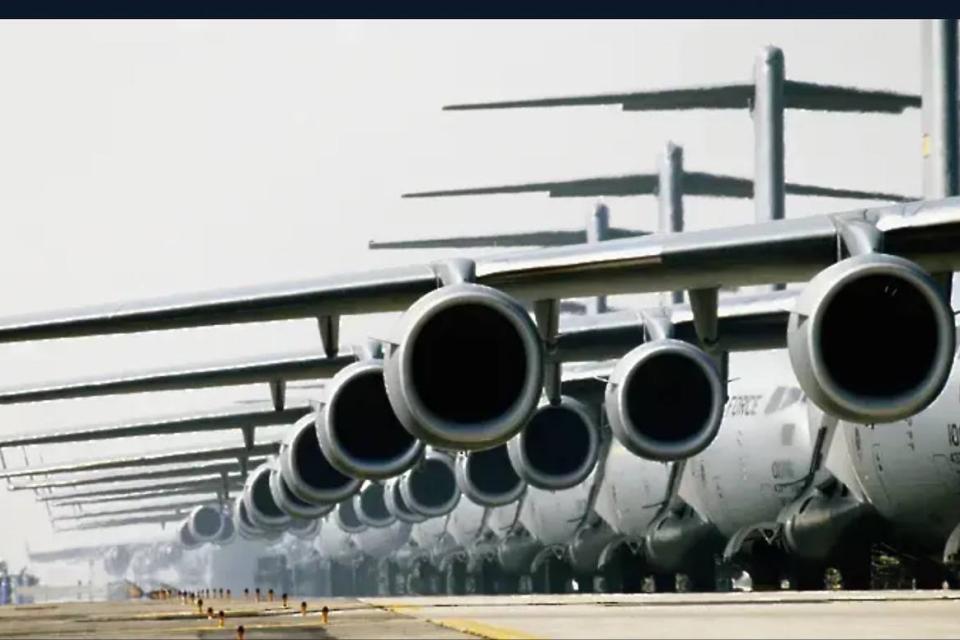 ЗАДАВА СЕ ВОЙНА? Схема на Желязков и Гюров? На летището е страшно, патриотите - в петзвезден хотел