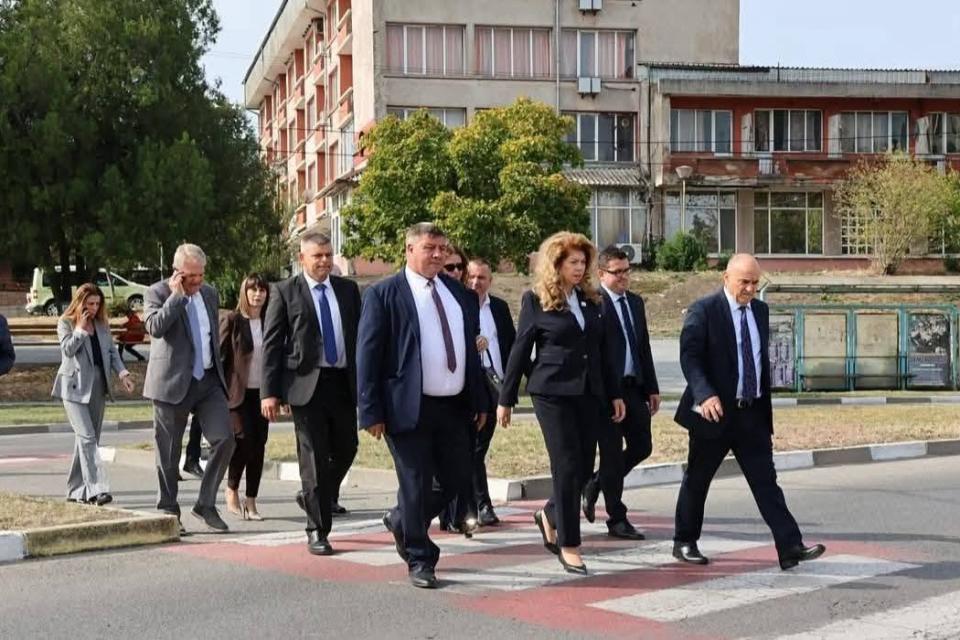 Само във "Факла": Кой плаща на Йотова