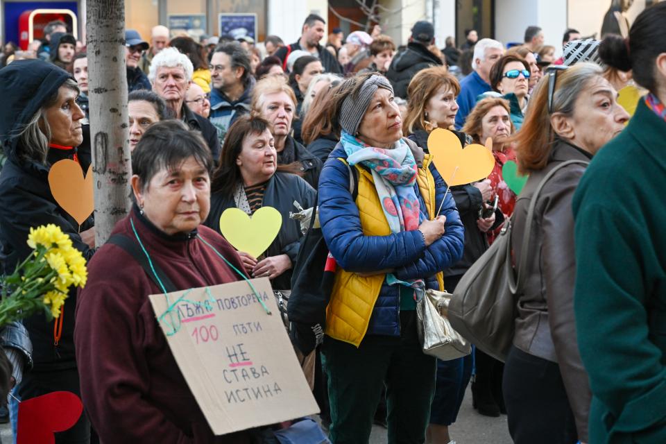 Абсурден протест на пепедофилите в подкрепа на ламата-убиец на деца