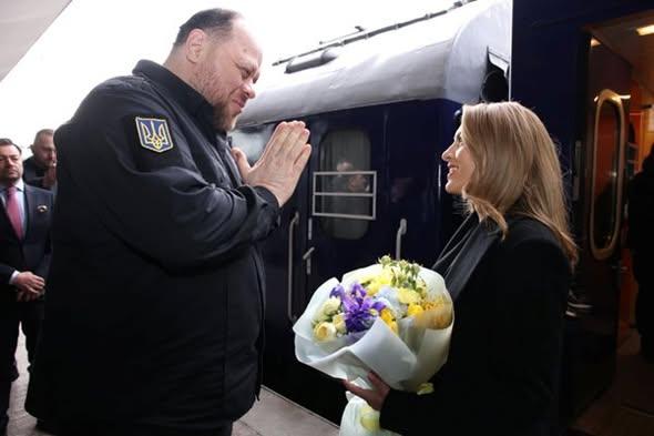 Защо Борисов проводи държанката си Рая Назарян в Киев