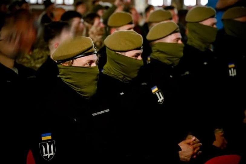 ГОРЕЩО ВЪВ "ФАКЛА": Киевски нацисти създадоха "Християнски корпус" в храма и се заклеха да...(СНИМКИ)