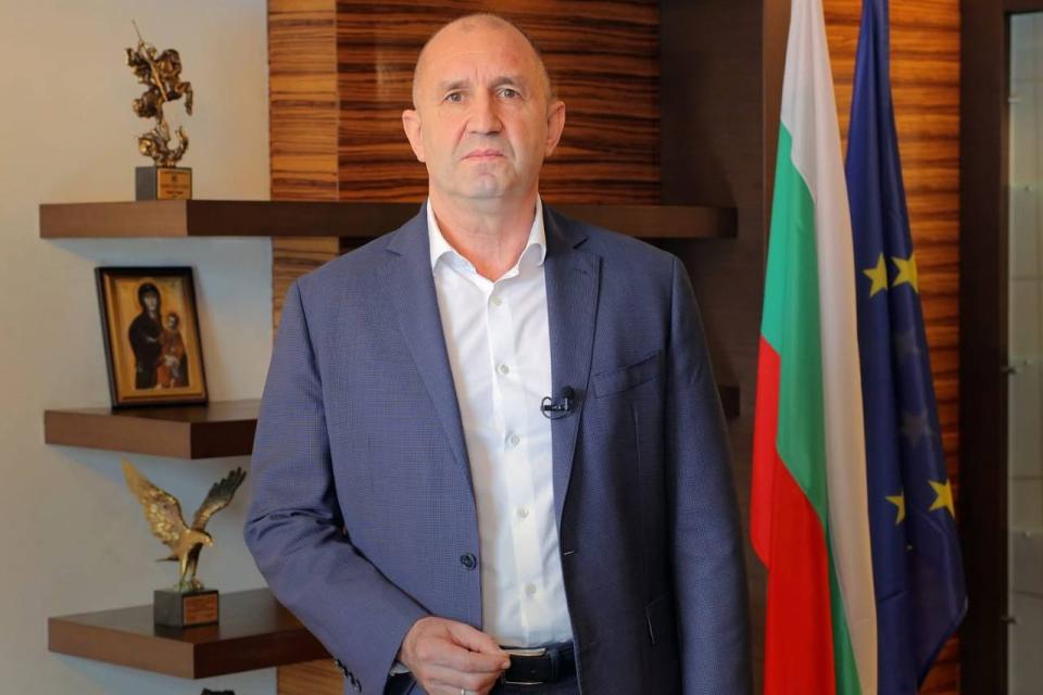 За какво се бори генерал Радев