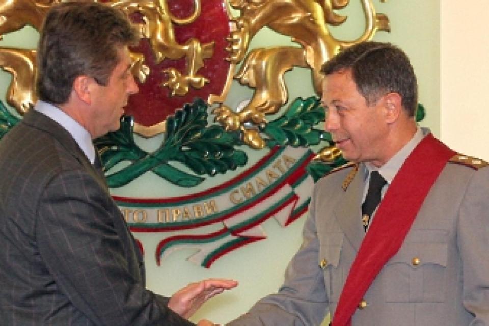 Румен Миланов ли? Преоблякъл се Илия/Илияна - пак в тия!