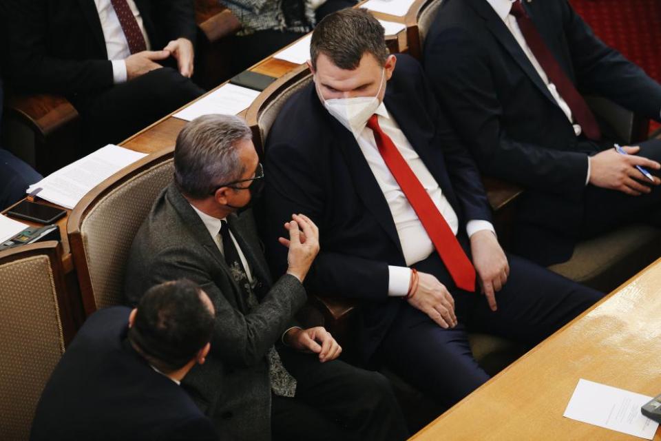 Кой пенсионира Ментата (СНИМКА)