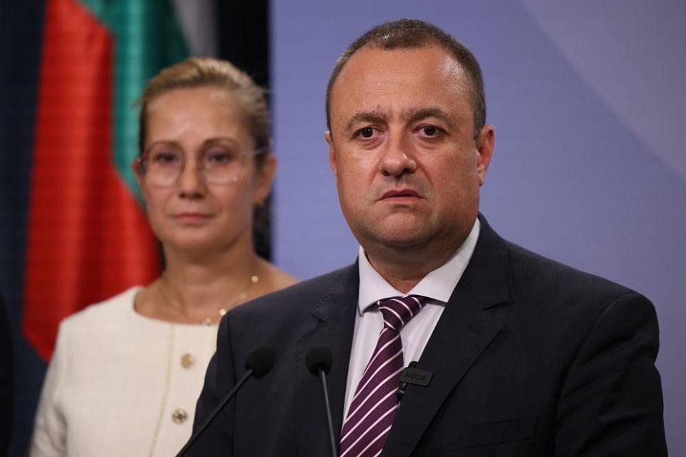 ЕКСКЛУЗИВНО ВЪВ "ФАКЛА": След финта с Дачкови, Йотова взе за съветник жената на министър на Пеевски и СИК