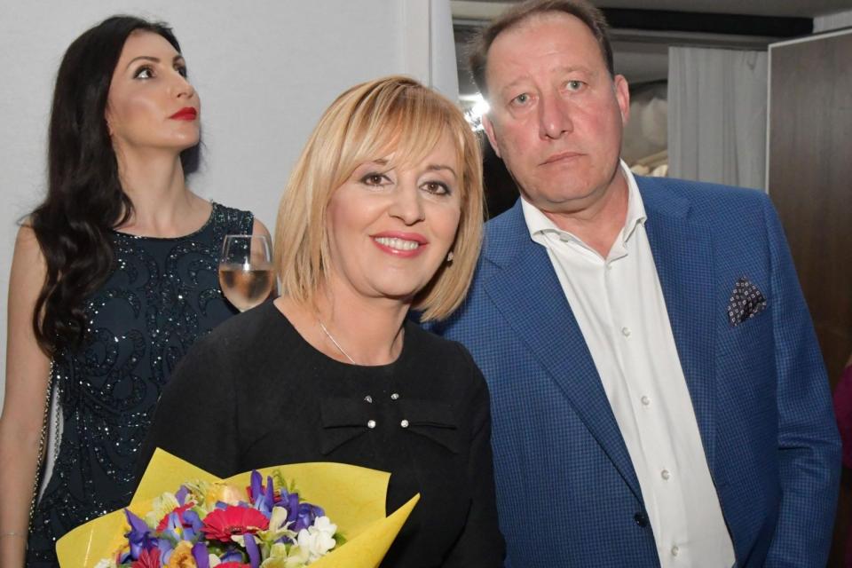 Страхил Ангелов гневно: Мая и мъжът й (болен украинист) пак курдисани във властта, като при всеки режим!
