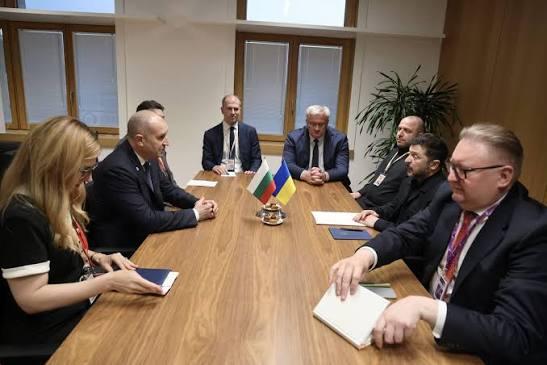 САМО ВЪВ "ФАКЛА": Кой лъже - Радев, Чамова или Зеленски?