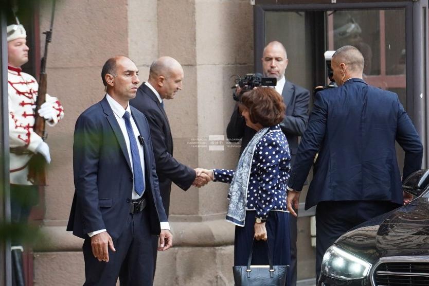 Радев, защо мълчиш за мръсотията на Урсула за "македонския език"?