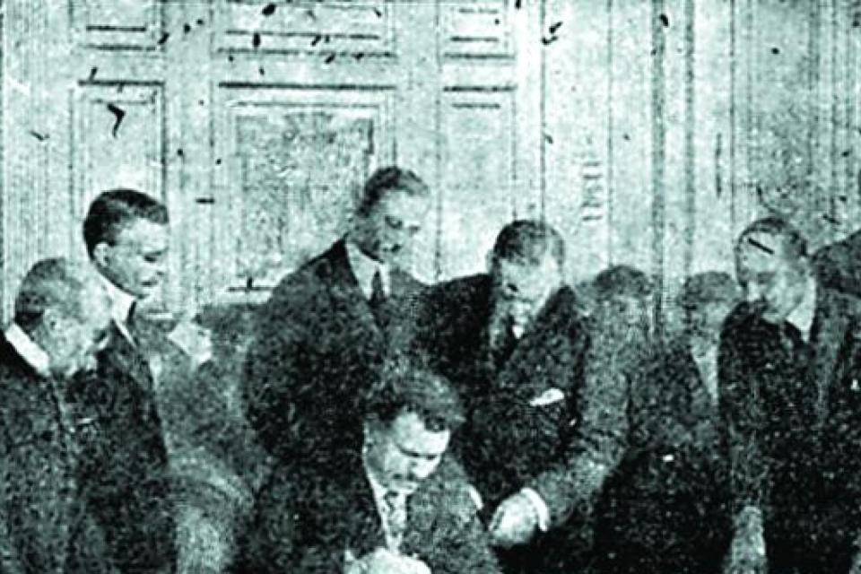 Няма го Стамболийски - да си счупи химикалката