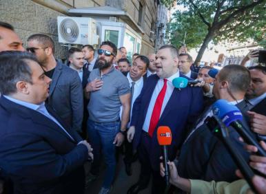 ИЗВЪНРЕДНО ВЪВ "ФАКЛА: Договорка Пеевски - Асен Василев за балотажа? Тече търговия с гласове за Гюров "на макс". Разбита мрежа на близък до ДПС (УНИКАЛНИ СНИМКИ)